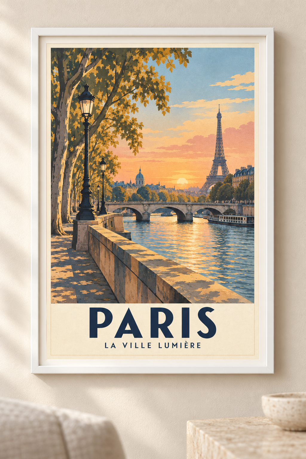 Affiche illustrée Paris, la Ville Lumière et la Seine dans un cadre blanc mat